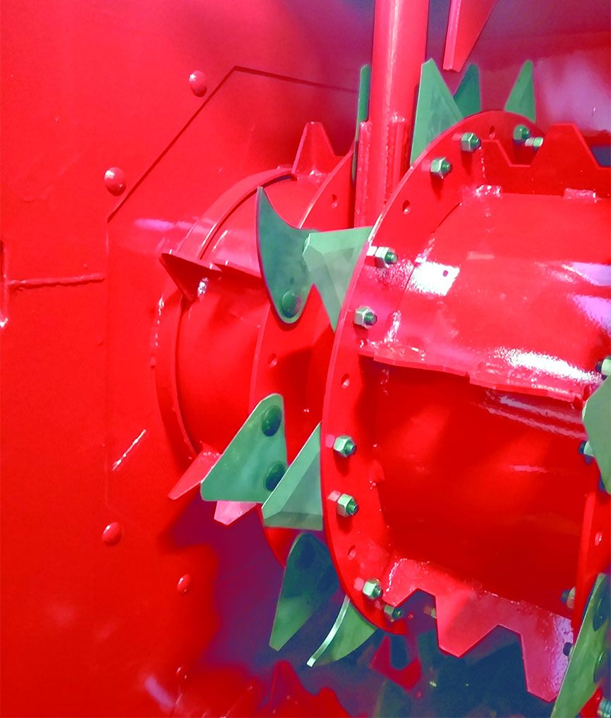 I coltelli di serie hanno grandi spessori per poter evitare rotture.