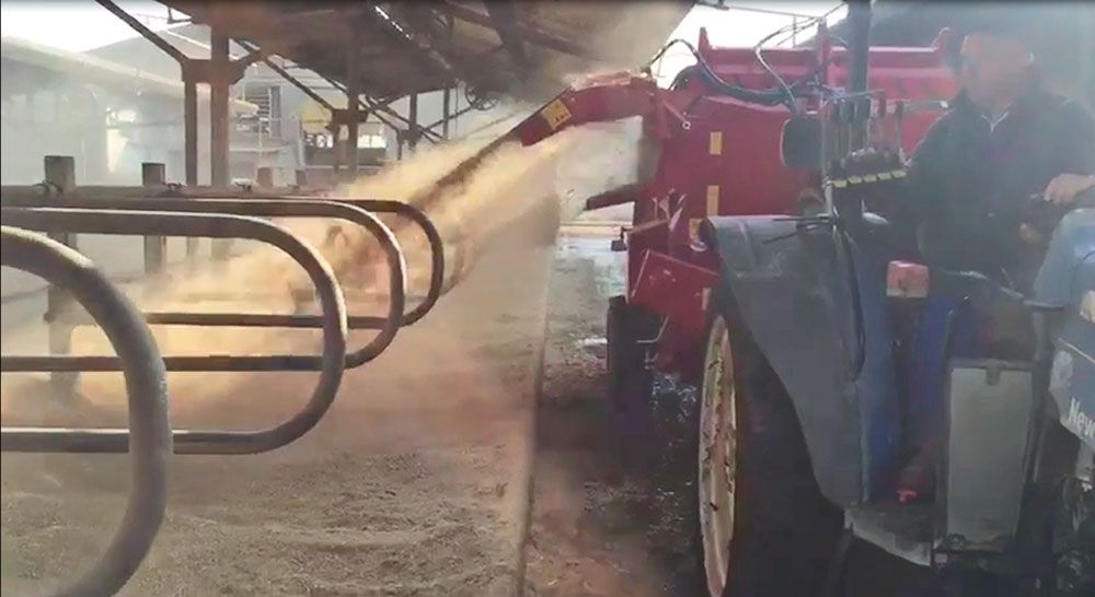 Turbine with 8 removable blades with double rotation speed that allows the product to be thrown up to 18 m.