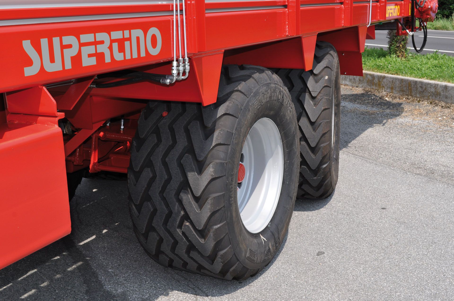 Biasse a bilanciere con assale posteriore sterzante